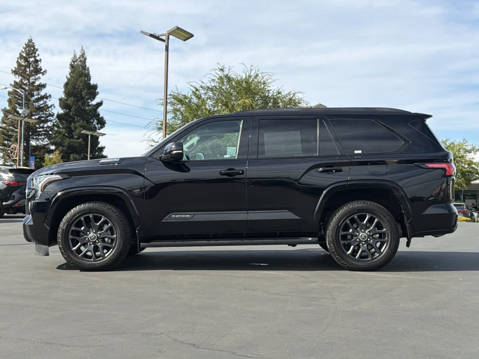 Used 2023 Toyota Sequoia Platinum AWD/4WD image 9