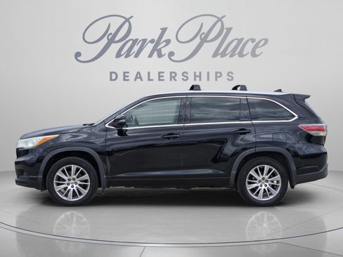 Used 2015 Toyota Highlander XLE AWD/4WD image 3