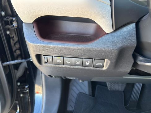 Used 2022 Toyota RAV4 Limited image 28