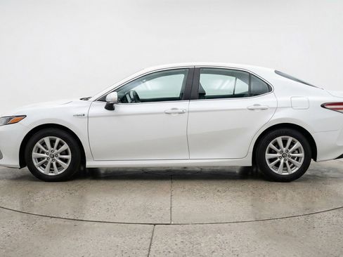 Used 2025 Toyota Camry LE image 5