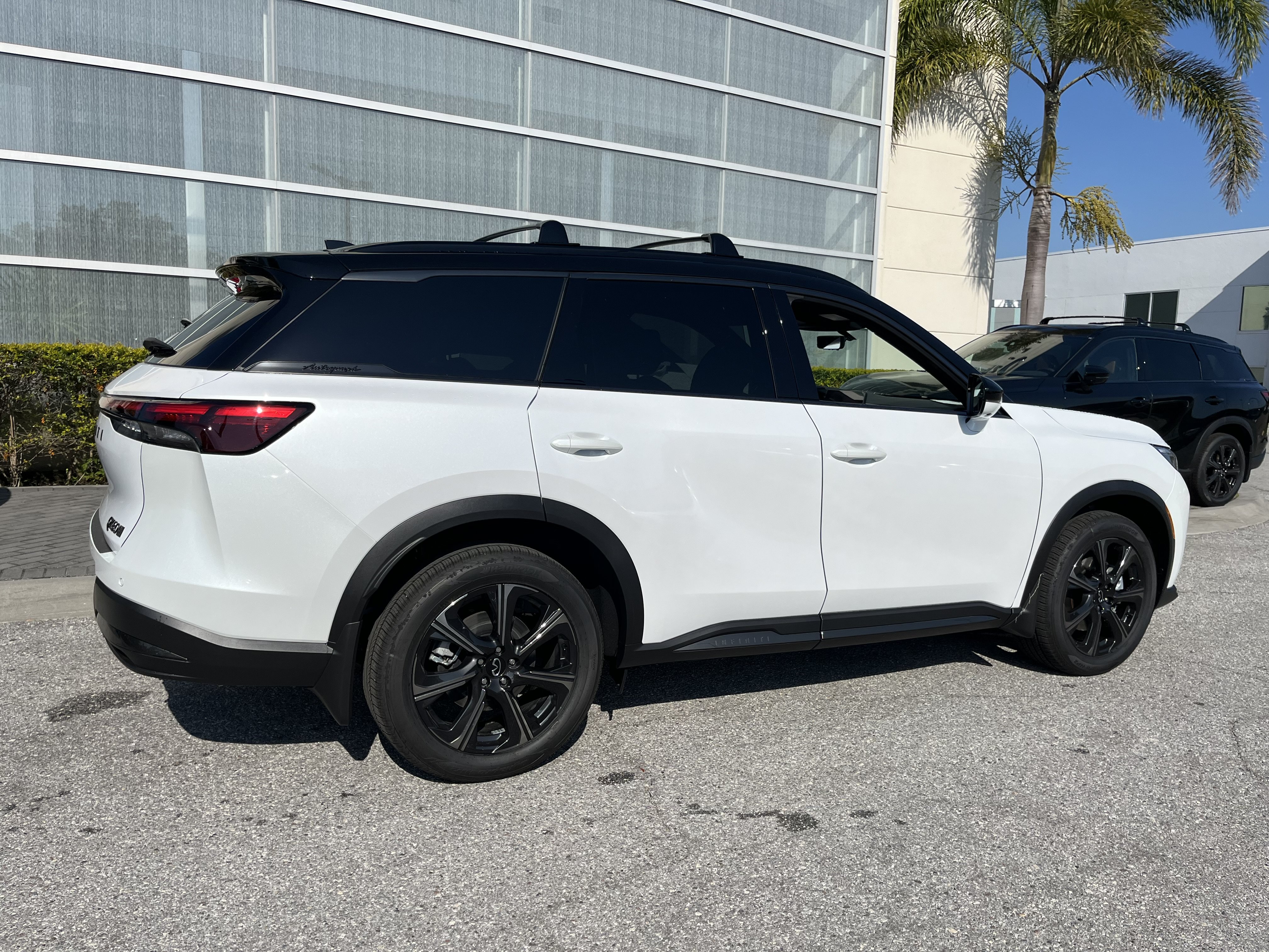 Used 2026 INFINITI QX60 Autograph w/ Dark Cargo Package AWD/4WD image 5