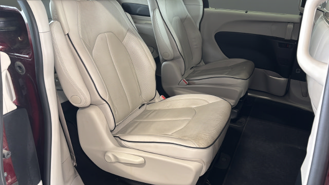 Used 2021 Chrysler Pacifica Limited FWD image 25
