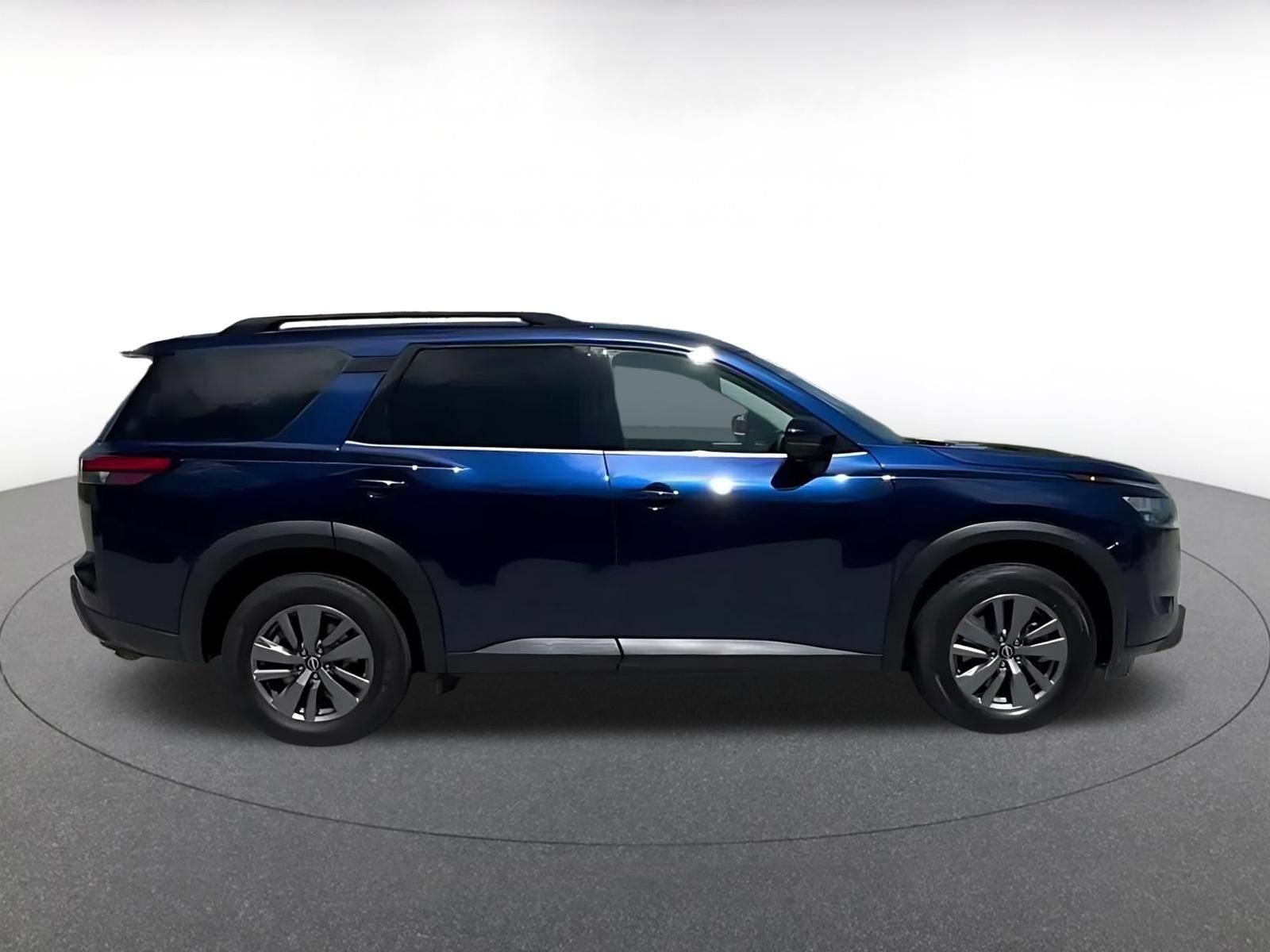Used 2025 Nissan Pathfinder SV FWD image 15