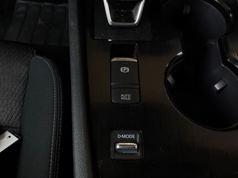 Used 2025 Nissan Rogue SV FWD image 23