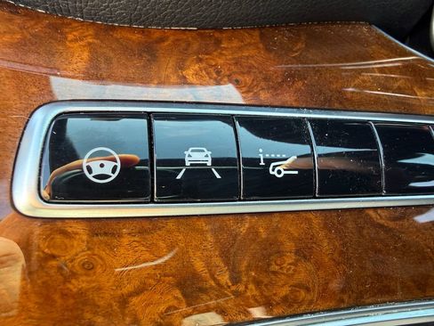 Used 2019 Mercedes-Benz E 450 4MATIC Wagon w/ Premium Package image 12