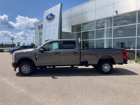 Used 2023 Ford F250 XL w/ 360-Degree Camera Package AWD/4WD image 2
