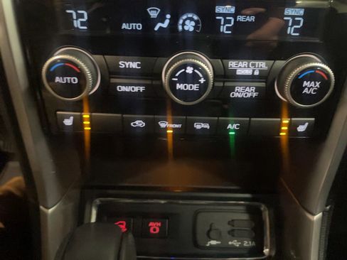 Used 2022 Subaru Ascent Premium w/ Convenience Package image 8