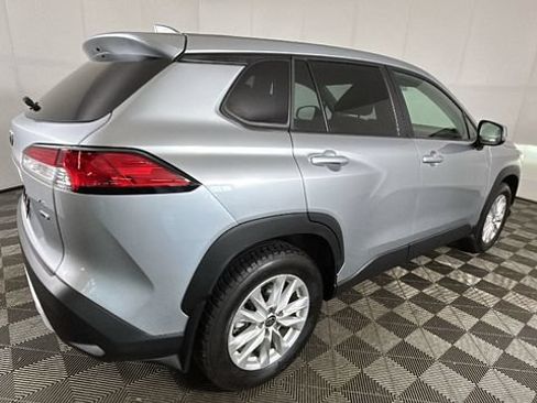 Used 2023 Toyota Corolla Cross LE AWD/4WD image 3