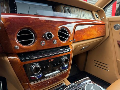 Used 2018 Rolls-Royce Phantom Extended Wheelbase RWD image 56