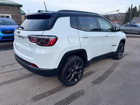 Used 2026 Jeep Compass Limited w/ Sun, Sound & Navigation Group image 5