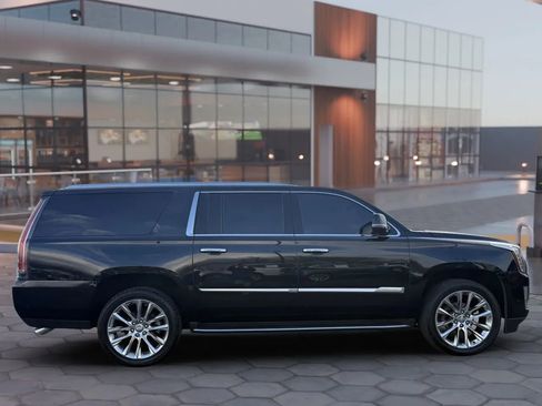 Used 2019 Cadillac Escalade ESV Luxury image 10
