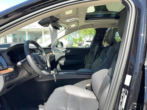 Certified 2022 Volvo XC60 B5 Momentum w/ Advanced Package image 13