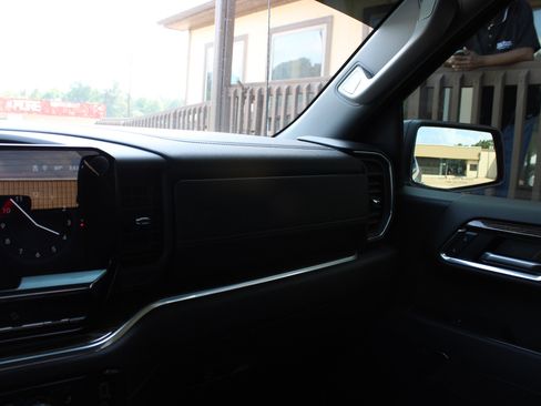 Used 2025 GMC Sierra 1500 Elevation w/ LPO, Elevation Black Package AWD/4WD image 31