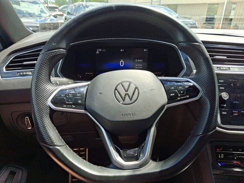 Certified 2022 Volkswagen Tiguan SE R-Line AWD/4WD image 19