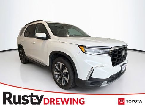 Used 2025 Honda Pilot Touring image 1