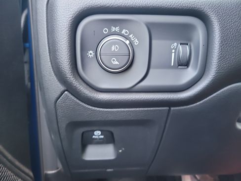 Used 2023 RAM 1500 Big Horn AWD/4WD image 31