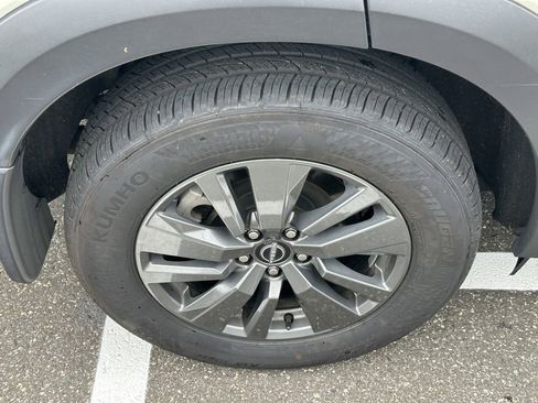 Certified 2024 Nissan Pathfinder SV w/ SV Premium Package AWD/4WD image 11