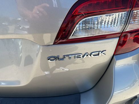 Used 2019 Subaru Outback 2.5i Premium image 9
