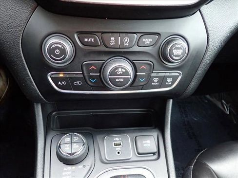 Used 2020 Jeep Cherokee Trailhawk w/ Cold Weather Group AWD/4WD image 20
