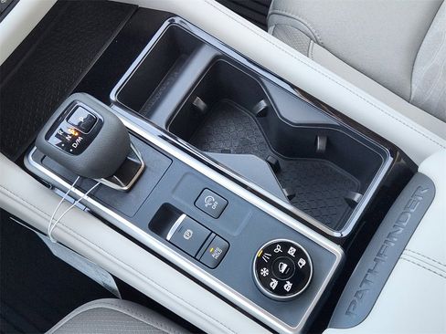 New 2025 Nissan Pathfinder SV image 15