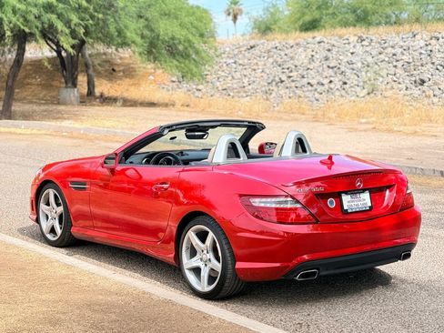 Used 2016 Mercedes-Benz SLK 300 w/ Premium 2 Package image 3