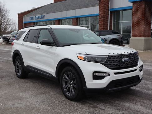 Used 2023 Ford Explorer XLT w/ Equipment Group 202A image 2