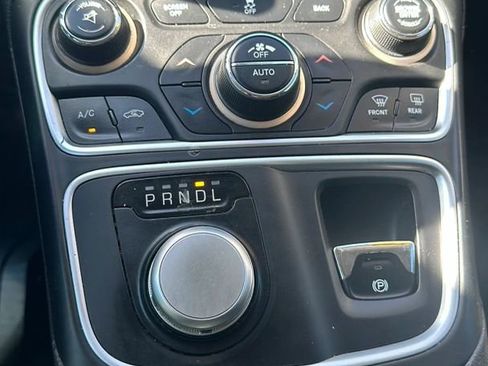 Used 2015 Chrysler 200 Limited w/ Convenience Group image 28