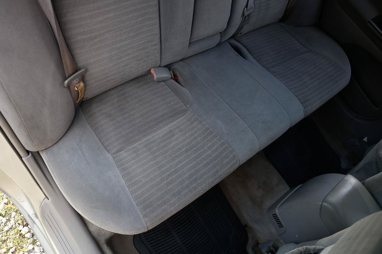 Used 2005 Toyota Camry LE FWD image 12