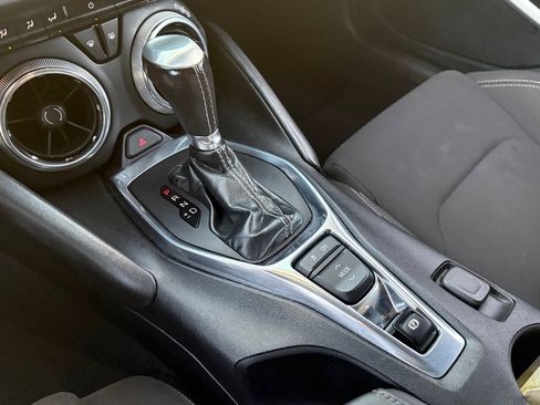 Used 2020 Chevrolet Camaro LT image 16
