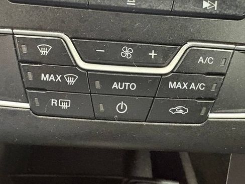 Used 2016 Ford Fusion SE FWD image 25