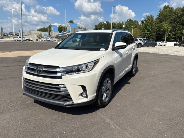 Used 2019 Toyota Highlander Limited FWD image 3