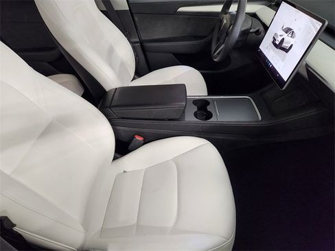 Used 2022 Tesla Model Y Performance image 3