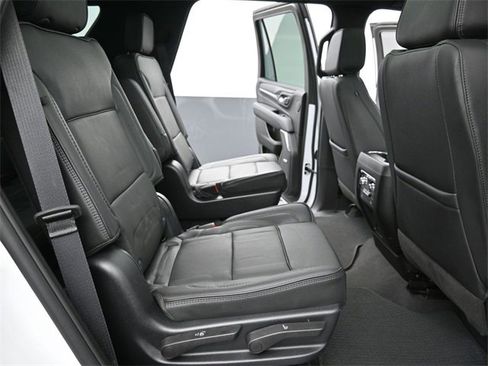 Used 2024 GMC Yukon XL AT4 w/ Technology Package image 10