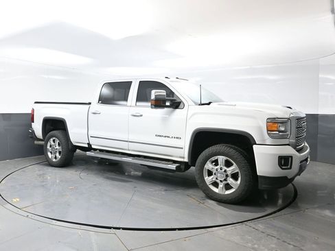 Used 2019 GMC Sierra 2500 Denali w/ Duramax Plus Package image 3