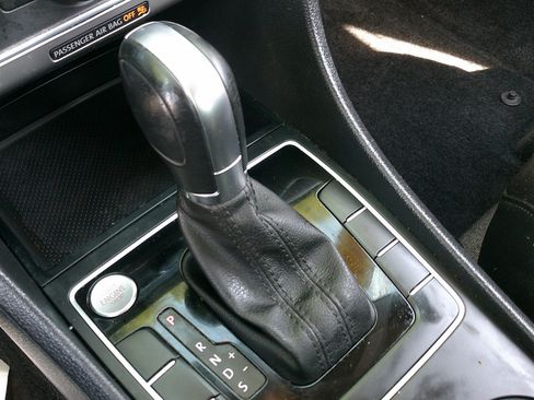 Used 2015 Volkswagen Passat 1.8T Limited Edition image 23