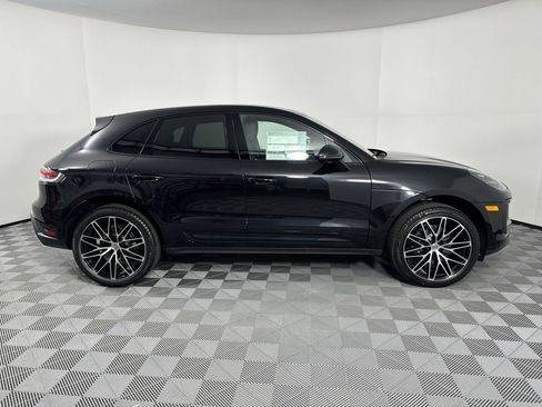 Certified 2025 Porsche Macan image 8