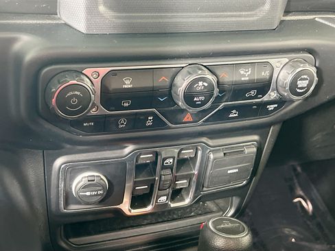 Used 2022 Jeep Gladiator Sport AWD/4WD image 15