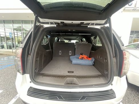 Used 2024 Chevrolet Suburban LT w/ LT Signature Package image 12
