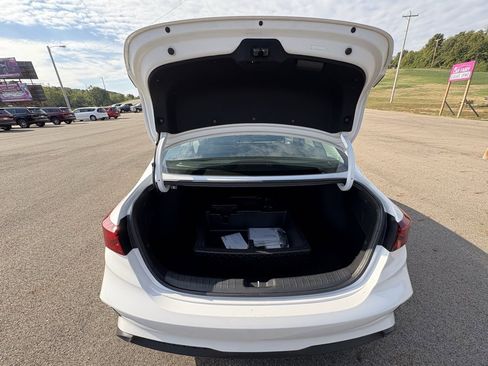 Used 2023 Kia Forte LXS image 17