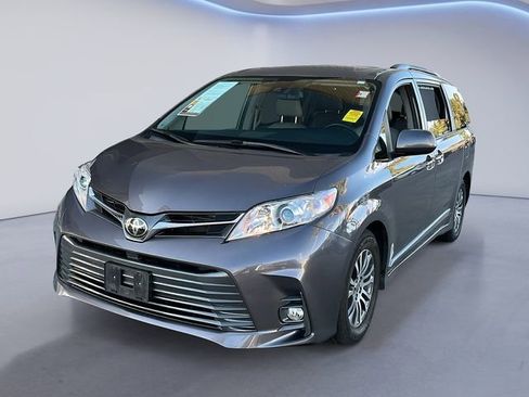 Used 2020 Toyota Sienna XLE Premium w/ Carpet Mat Package FWD image 1