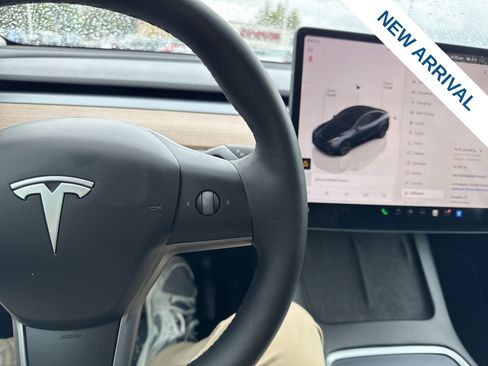 Used 2024 Tesla Model Y Long Range AWD/4WD image 21