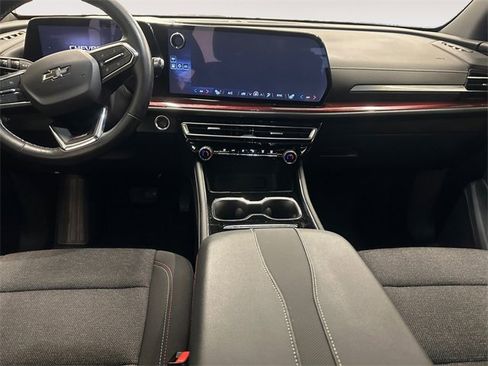 Used 2024 Chevrolet Traverse Z71 image 10