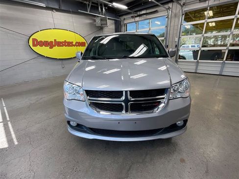Used 2019 Dodge Grand Caravan SXT image 8