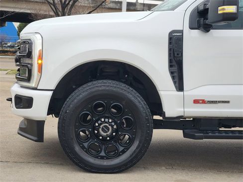 Used 2023 Ford F250 Lariat w/ Black Appearance Package image 5