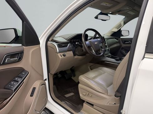 Used 2018 Chevrolet Tahoe LT w/ Luxury Package RWD image 19