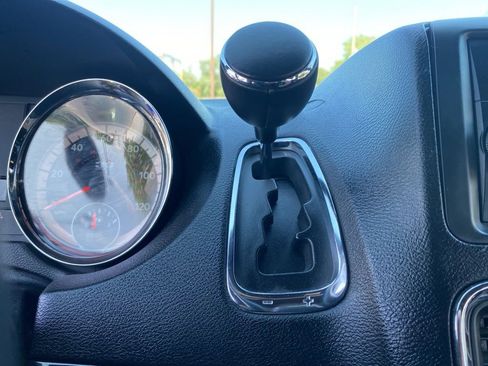 Used 2014 Dodge Grand Caravan SE FWD image 18