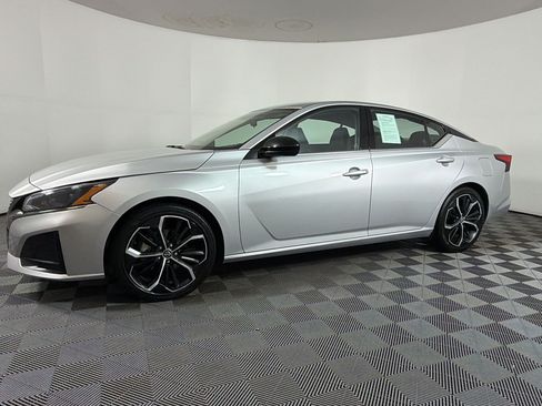 Used 2024 Nissan Altima 2.5 SR FWD image 21