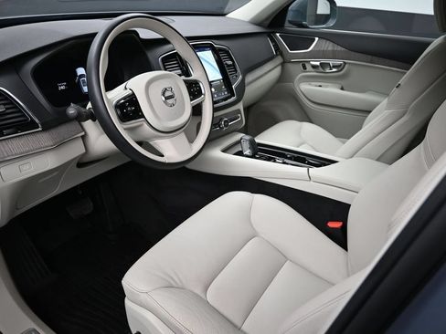 Used 2023 Volvo XC90 B5 Plus w/ Protection Package Premier AWD/4WD image 9