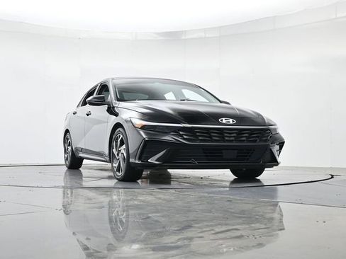 Used 2025 Hyundai Elantra Limited FWD image 32