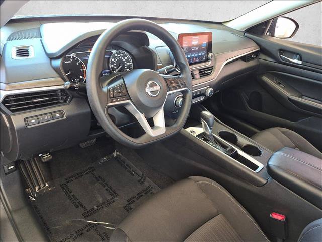 Used 2025 Nissan Altima 2.5 SV FWD image 12